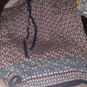 Max Studio mosaic style skirt with pockets.